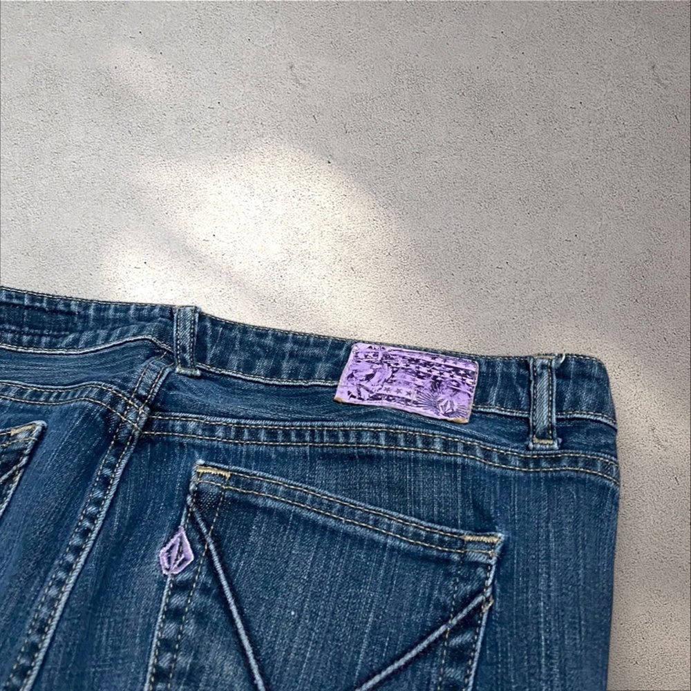 Volcom Mid Rise Bootcut Jeans - Picture 6 of 9